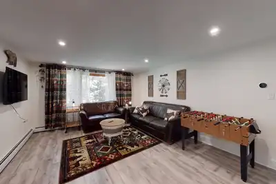 Image de Single-Level Duplex with Fast WiFi & a Full Kitchen - Close to Magic Mountain