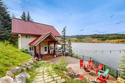 Image de Lakefront, dog-friendly home with private dock, swimming beach & firepit