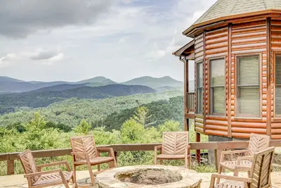 Image de Luxury Cabin w/ Mountain Views, Game Room, Hot Tub, Ev Charger & Fireplaces