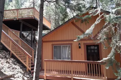 Image de Beautiful cabin 2 story with 2 decks, near Lake Gregory, Lake Arrowhead.