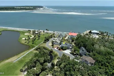 Image de Birdie's Bungalow on Fripp - Across from Golf and Ocean - Cards Avail/Golf Cart