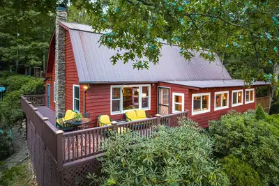 Image de Serene & secluded 2-Story home with covered porch, firepit & telescope