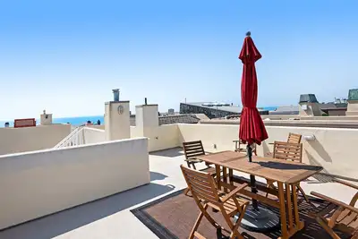 Image de Oceanview home with rooftop deck and game room - dog-friendly