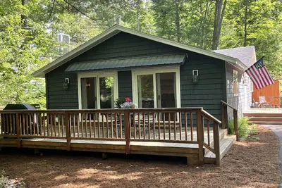 Image de Walk to Glen Arbor & Big Glen Lake from Charming Cottage on Wooded Lot, Fire Pit