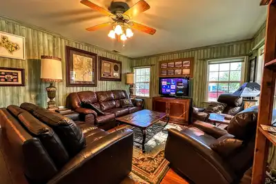 Image de Lone Star House - West Texas Charmer - 3 bedrooms; 4 beds; 2 bathrooms