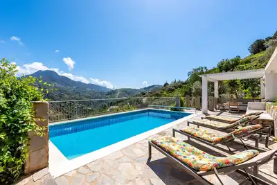 Image de Villa Finca Los Elfos avec vue sur les montagnes, piscine et Wi-Fi.