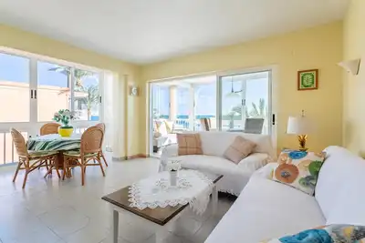 Image de Appartement \"Esmeralda 1\" avec vue sur la mer, jardin, terrasse et balcon