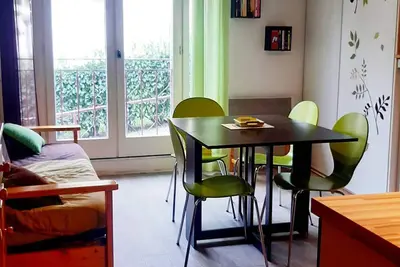 Image de Studio Calme en Hypercentre avec Cuisine Équipée et Parking Proche