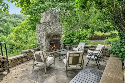 Image de Mountain Views - Indoor & Outdoor Wood Burning Fireplaces - Close to Grayson Highlands