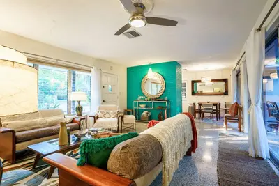 Image de Retro-Chic 2br Bungalow in Sarasota Historic Neighborhood, Firepit, near Bay