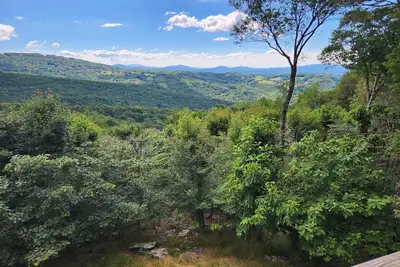 Image de Two-Story Home Atop Beech Mountain