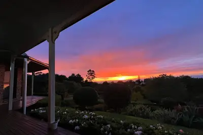 Image de Tiverton- Tranquil Mountains Accommodation In A Garden Setting - Specials On Now!