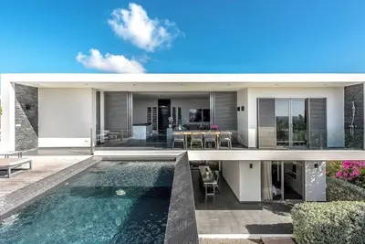 Image de Luxury designer villas with private pool, shared gameroom and gym!