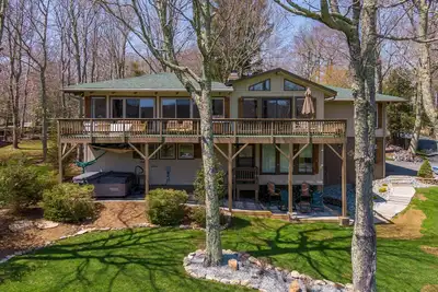 Image de Emerald Escape - Theater room, hot tub, ping pong table, by the 5th green of Beech Mtn Golf