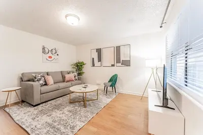 Image de Central 2br king suite with pool and gym