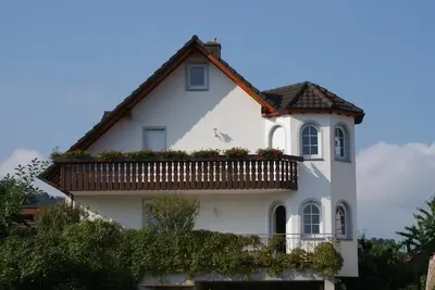 Image de Vacation apartment for 4 people with balcony and view of the vineyards