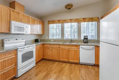 Image de Log Cabin Accommodations Surrounded by Nature, On-Site Activities, Free Parking