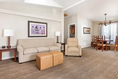Image de 2 Serene Units! Fish Show Low Lake, Hike, Golf & Bike + Free Parking