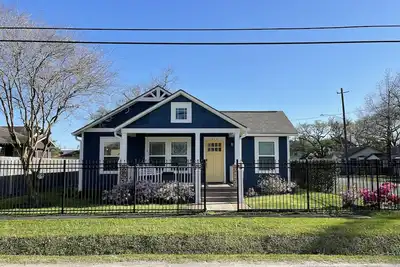 Image de Li’l Blue Bungalow • 2bd-2bath • Sunset Heights