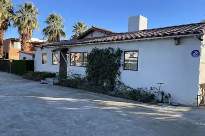 Villa A- 2bed/2bath with kitchen, dining&living rooms, in downtown Palm Springs!