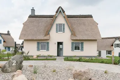 Image de Thatched house for families with children