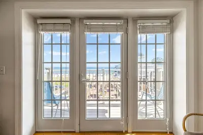 Image de Oceanfront condo in the center of it all!