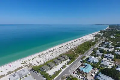 Image de Lighthouse 17 - Salty Bungalow, a spacious 3-bedroom retreat in Boca Grande.
