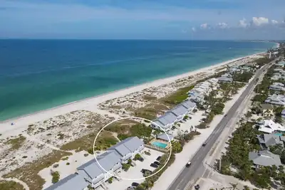 Image de Sunsets at Sundown Colony ~ beachfront 2/2. 5 condo with community pool