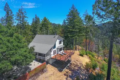 Image de Outrageous Views - 5 miles from Calistoga. Privacy + Wine country at its best!