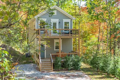 Image de Secluded Mountain Cottage w Hot Tub near Asheville
