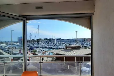 Image de Studio Avec Balcon Face Au Port