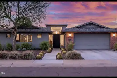 Image de Stylish Luxe Paradise Home with Perfect Location  for Everyone & Everything! \n