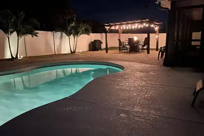 Image de Just minutes from the ocean Lg 4 bedroom w\/private fenced in pool!