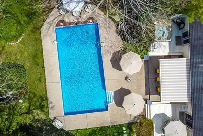 Image de Serene Beach Oasis w/ Hot Tub & Salt Water Heated Pool