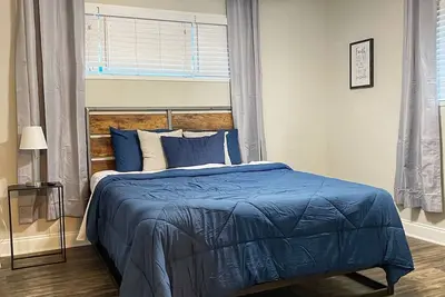 Image de Cheerful 4 bedroom residential home w/free parking