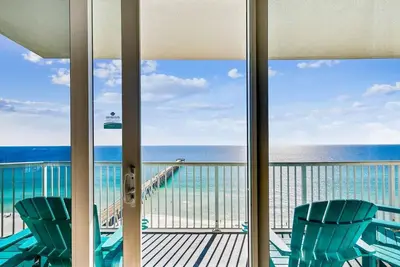 Image de Pier Serenity: Newly Renovated! Sleeps 8! Heated Pool and Hot Tub!