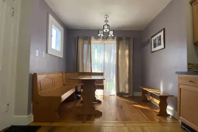 Image de 5 ★ 5min → Downtown/Shopping ★ Smart TVs ★ Balcony