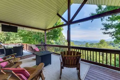 Image de Pet-Friendly Waynesville Retreat w/ Hot Tub!