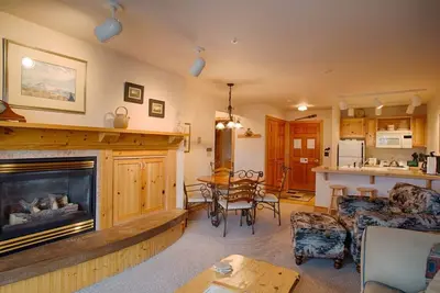 Image de Dreamcatcher Getaway: Cozy Condo, Free shuttle to Targhee, Forest views