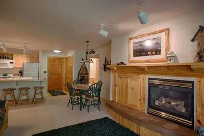 Image de Grizzly Bear Den: Near Targhee, Sleeps 6, Hot Tub