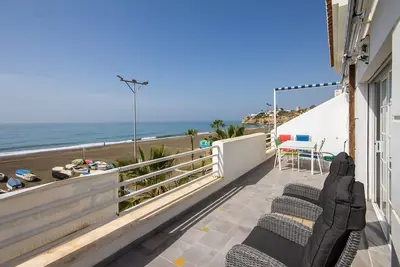 Image de Appartement \"Lovely Renovated Penthouse\" Ă la plage avec vue sur la mer