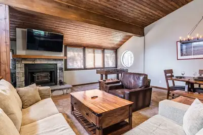 Image de Book Today for Summer! Relaxing Townhome Steps from Gondola with Amenities and Underground Parking!