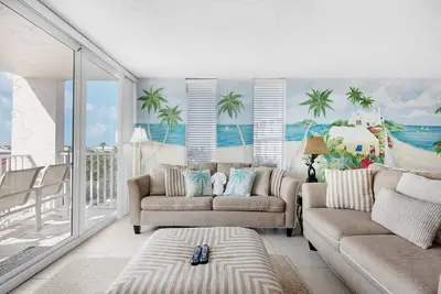 Image de 🌊Private Beach~Harbor & Pool Views~Walk2Beach~2br Dolphin Point 406c