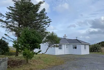 Cottage 396 - Roundstone - sleeps 6 guests  in 3 bedrooms