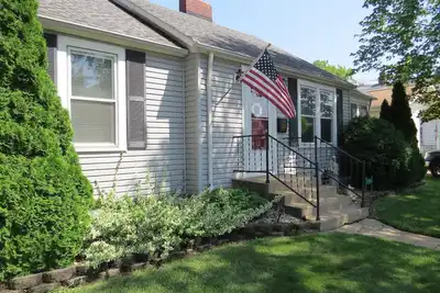 Image de Cozy Home in Harbortown District\nminutes from local shopping and restaurants