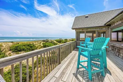 Image de Summer Savings Oceanfront Dog Friendly Home w/ Saltwater Pool, Hot Tub, Tiki Bar
