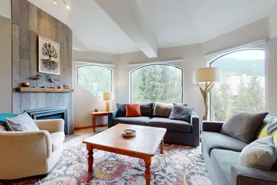 Image de Gorgeous Marquise 2 Bedroom + Loft Penthouse with beautiful Mountain Views