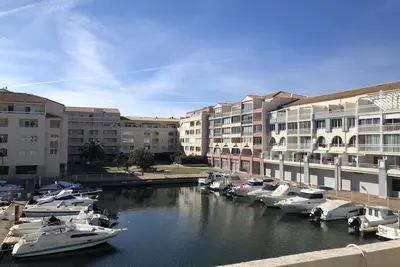 Studio 3*  terrasse  accès direct plage résidence sécurisée avec parking gratuit