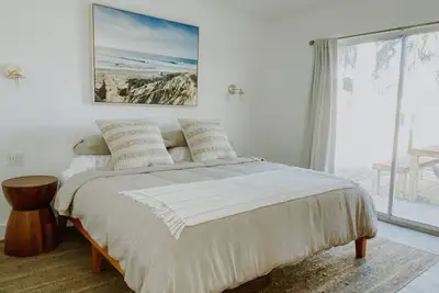 Image de Villa Two -Stunning Villa - Walk to Beach - Modern and Clean!