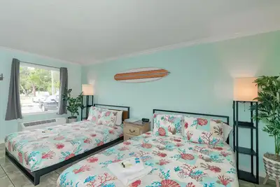 Image de Heated Pool, 70\" Tv, Waterfront Tiki Bar & Grill, On Marina